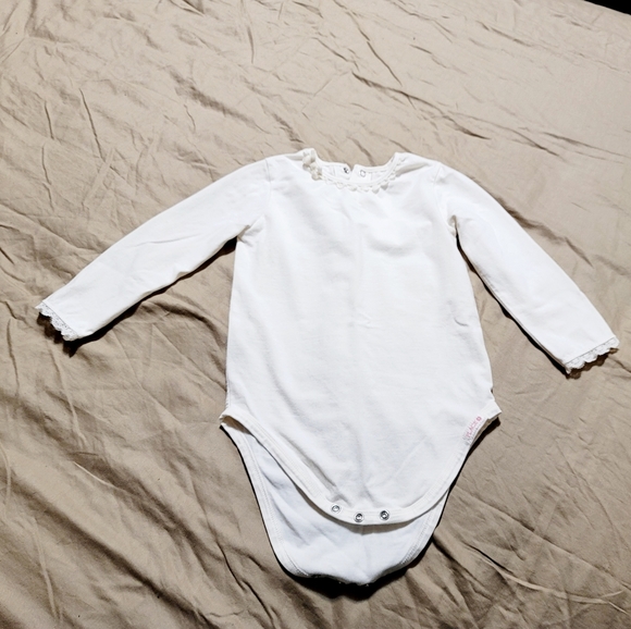 Children's Place 3T onesie - Picture 2 of 5